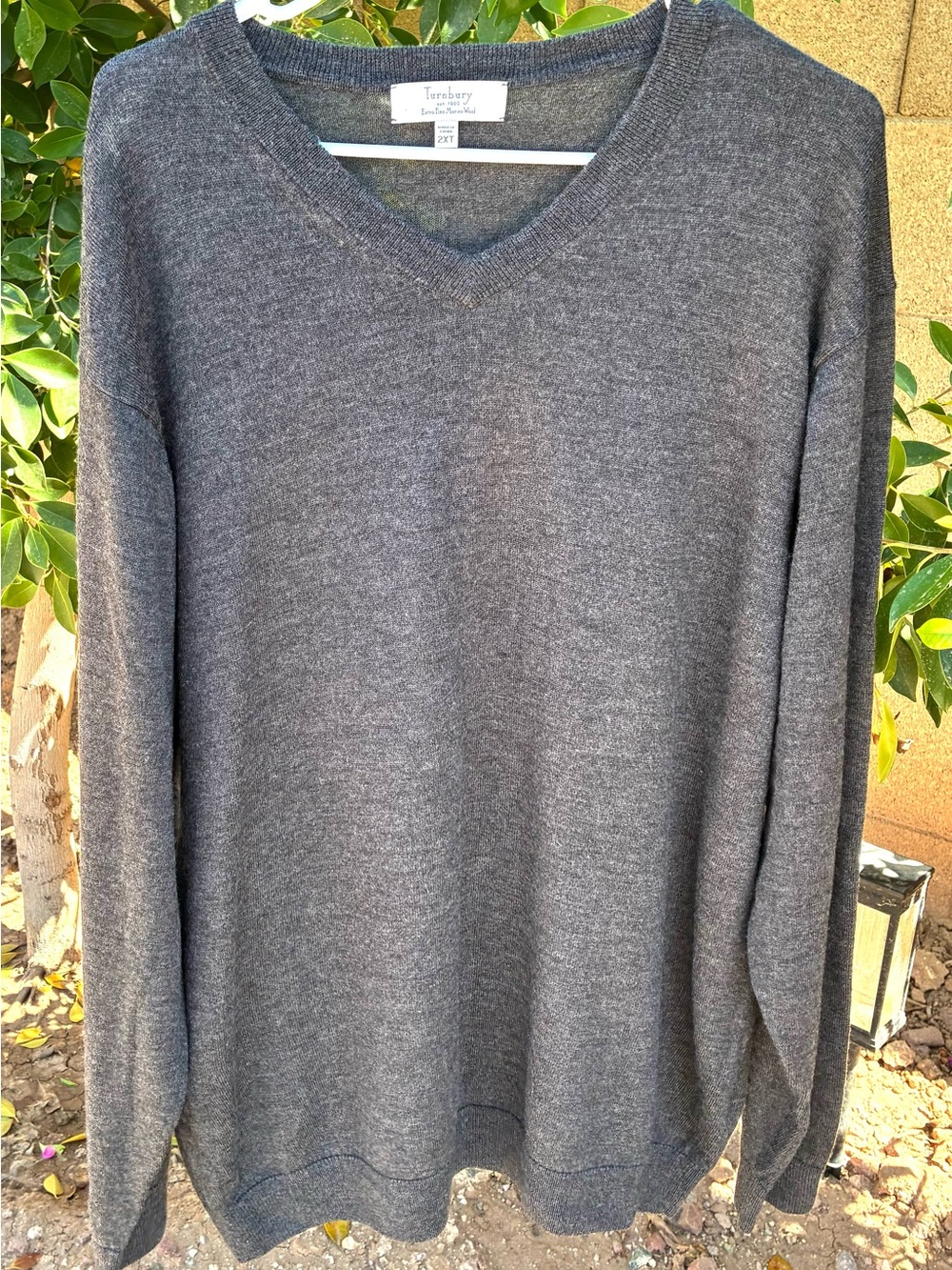 True bury 2XT Extra Fine Merino Wool Men's V-Neck Sweater - Charcoal Gray